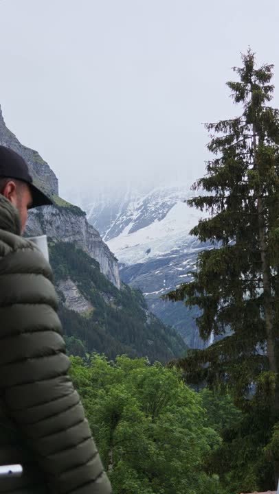 Mario en una vía ferrata en los Alpes