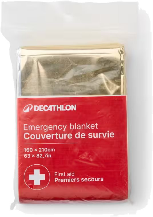 Manta térmica de emergencia de un solo uso en su bolsa, con la cara dorada a la vista